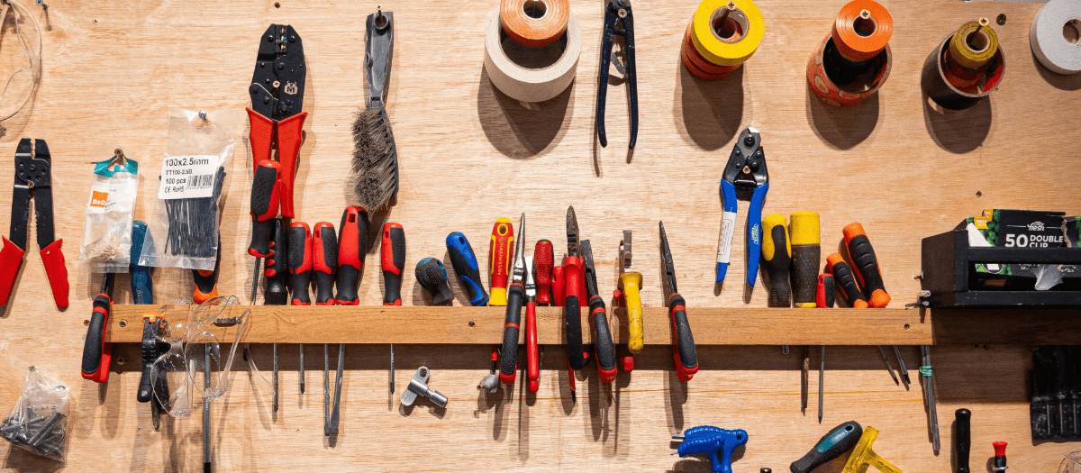 Sut mae’r Caffi Trwsio’n arbed amser ac arian i mi ac yn helpu i ddiogelu’r blaned